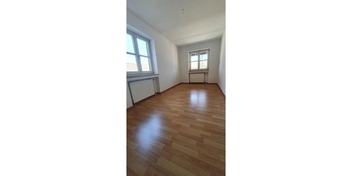 Etagenwohnung Holzkirchen - 3 Zimmer, 84 m&sup2;, 1.100&euro; | Angebot:25639208