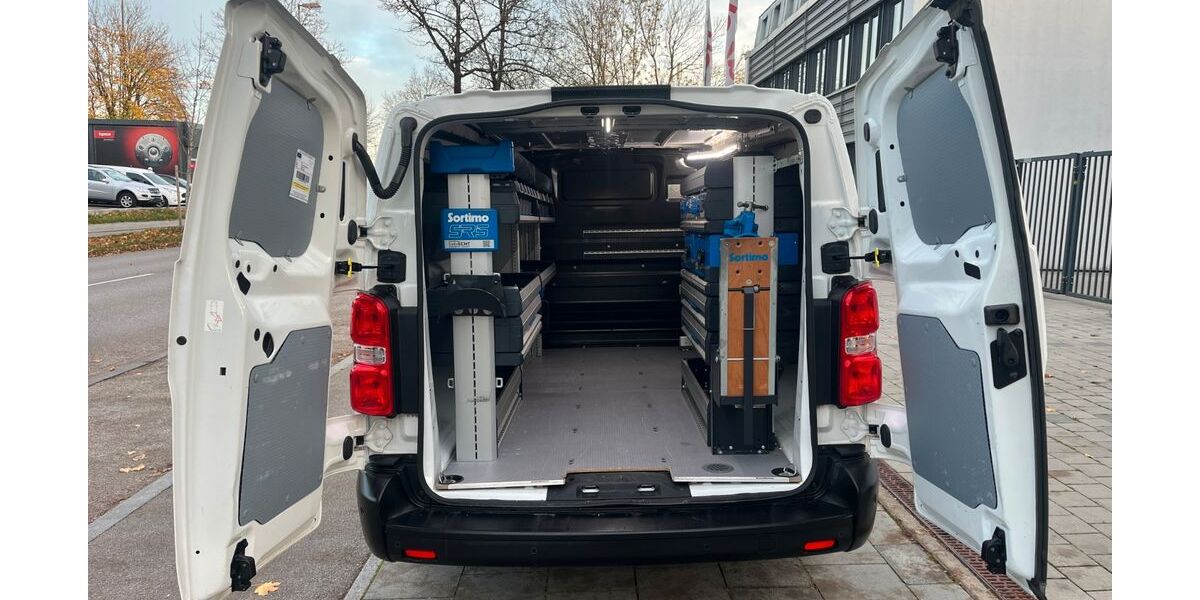 Opel Vivaro 134.914 km 16.490 &euro; München 81825