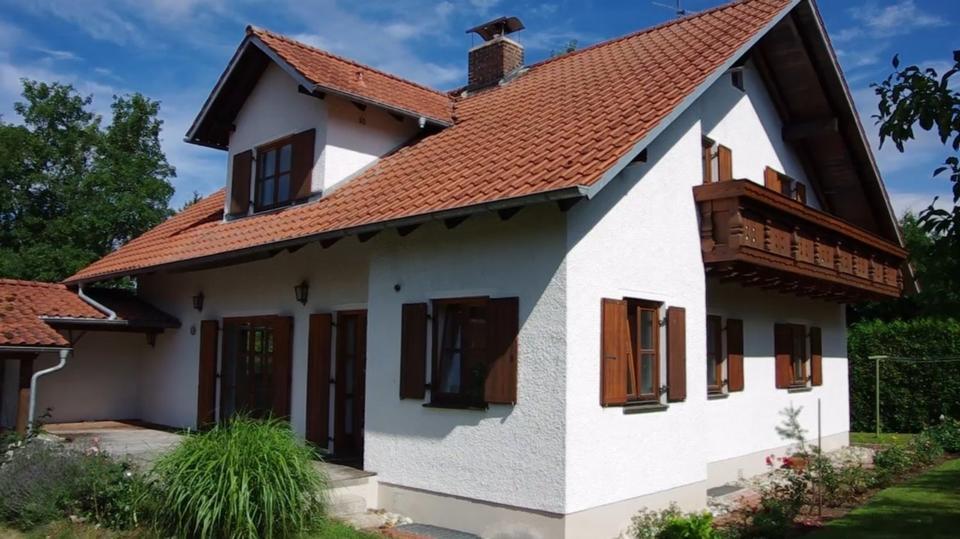 Schönes, freistehendes Einfamilienhaus mit großem Garten & Garage