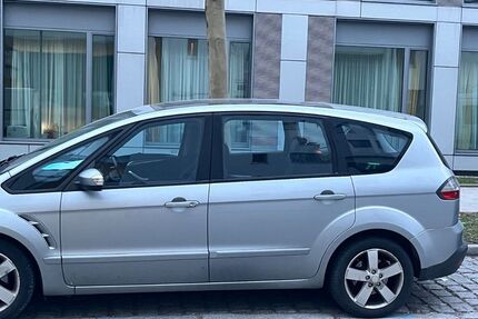 Ford Focus 282.000 km 1.300 &euro; München 81829