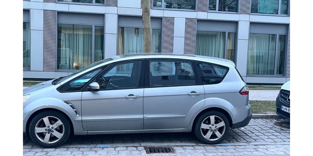 Ford Focus 282.000 km 1.300 &euro; München 81829