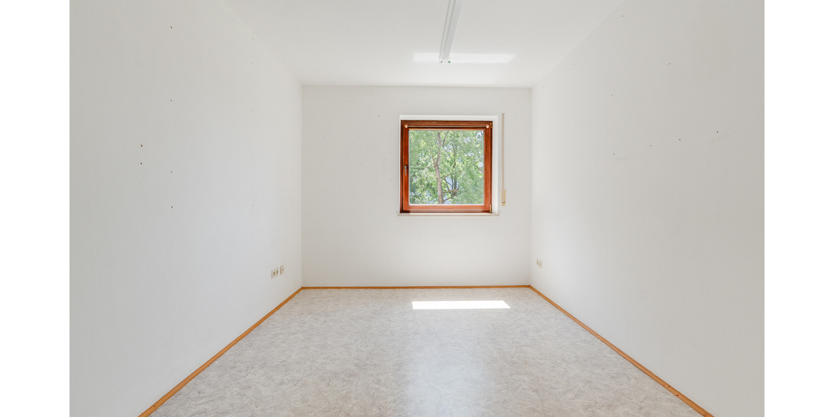 ***Attraktive 4-Zi.-Wohnung nahe S-Bahn – WG-geeignet & bezahlbar dank Erbpacht*** - Wohnanlage Gilching | Angebot:21541726