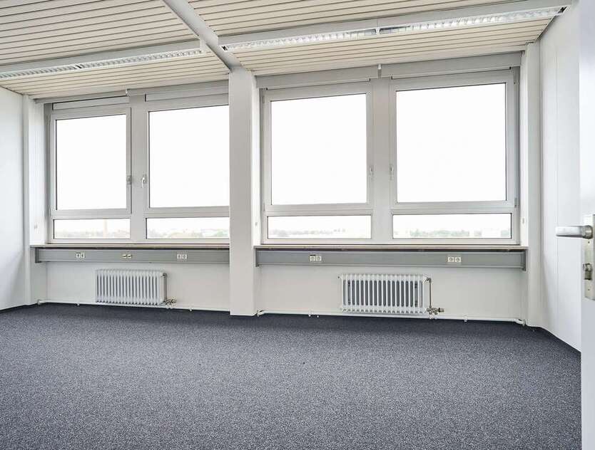 Büro in München 788 € 43.83 m²