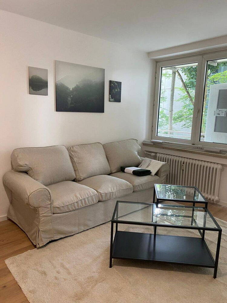 möbliertes WG-Zimmer in 3er-Wohngemeinschaft, mit Garten