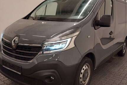Renault Trafic 52.000 km 17.990 &euro; München 81829