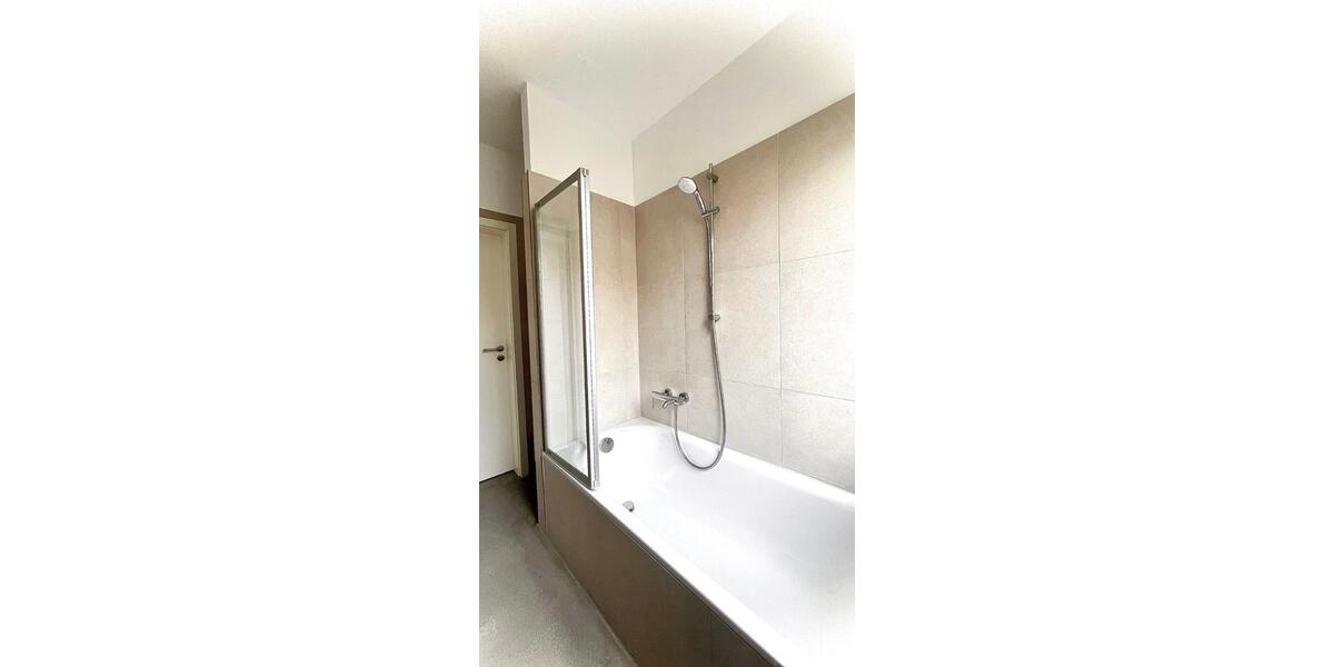 76 m² große helle Wohnung in Neuhausen - ZUR MIETE (auch WG) 3 zimmer