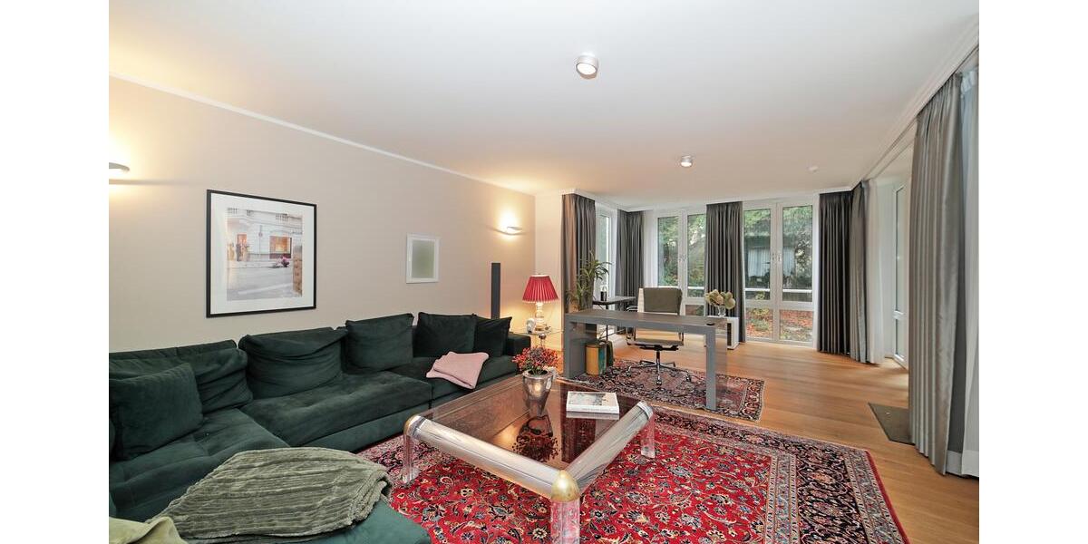 Luxuriöse 4-Zi-Maisonette-Whg (ca. 145 m² EG + ca. 75 m² im Souterrain) direkt am Englischen Garten! 4 zimmer