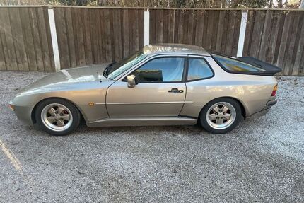 Porsche 944