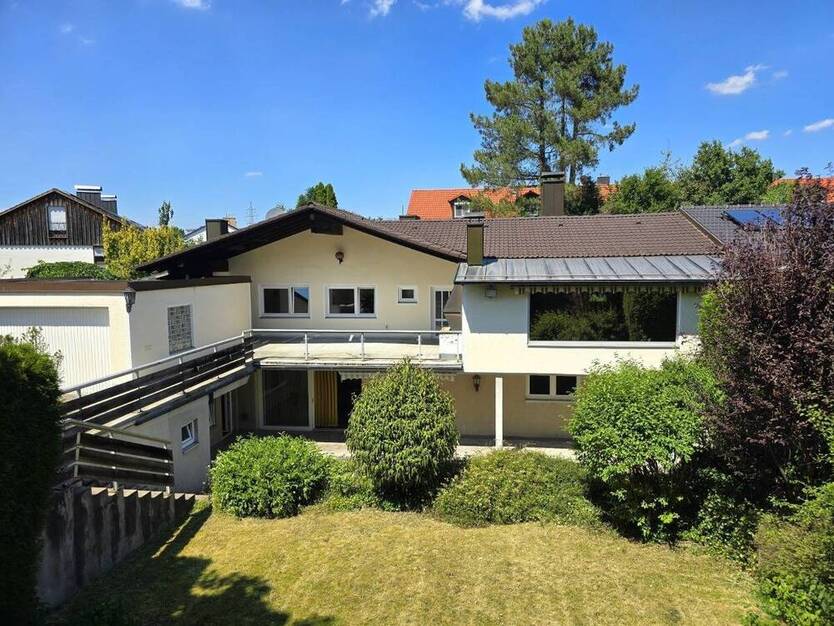 Großzügiges Anwesen inkl. EinliegerWohnung und Baureserve in Brunnthal