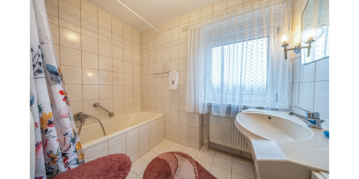 • REIHENHAUS MIT GESTALTUNGSPOTENZIAL • 5 zimmer