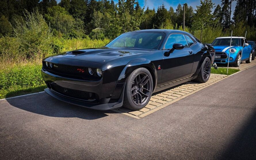 Dodge Challenger 5.900 km 59.980 € München 81825