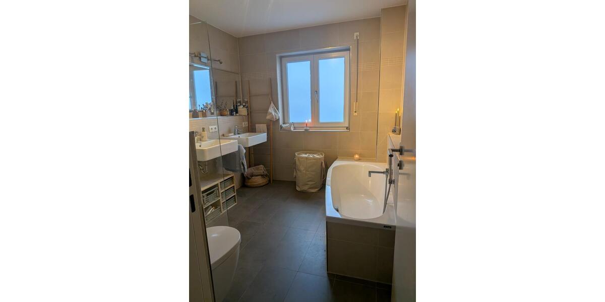 Erdgeschoßwohnung Unterhaching - 4 Zimmer, 130 m&sup2;, 2.600&euro; | Angebot:26272781
