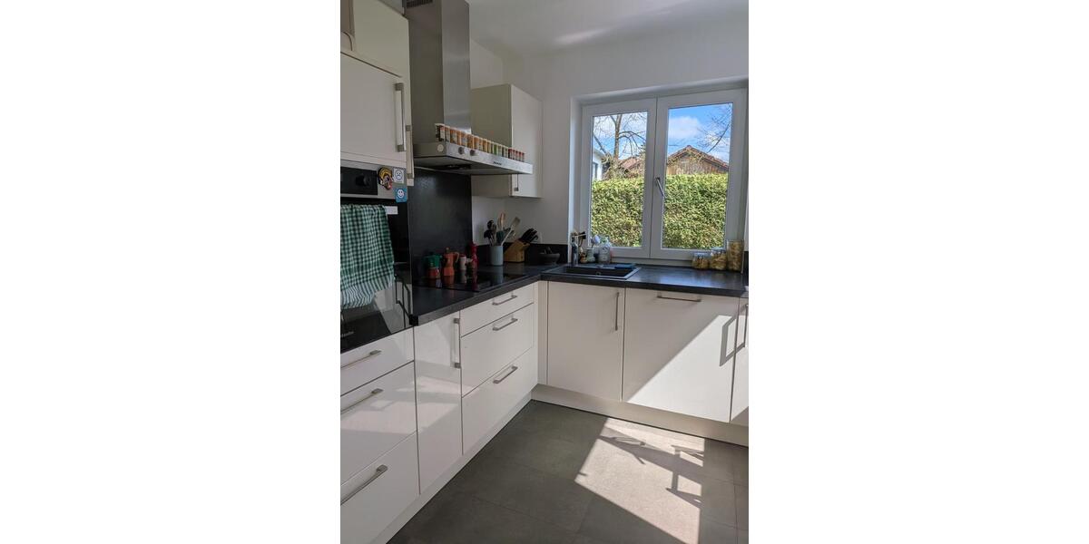 Erdgeschoßwohnung Unterhaching - 4 Zimmer, 130 m&sup2;, 2.600&euro; | Angebot:26272781