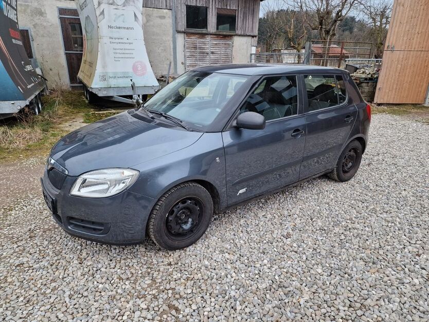 Skoda Fabia 182.000 km 1.799 € Neufahrn 85375