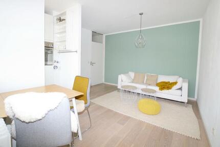 Bezugsfreie, helle 2 Zimmer in der vierten Etage mit zwei Loggien 2 zimmer