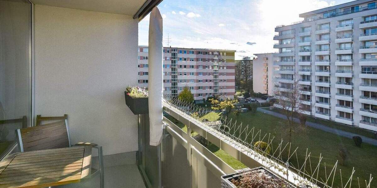 AIGNER - Sanierte 2-Zimmer-Wohnung mit 2 Balkonen in Oberschleißheim 2 zimmer