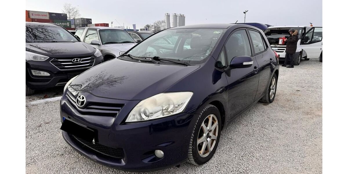 Toyota Auris 320.000 km 2.450 &euro; München 81829