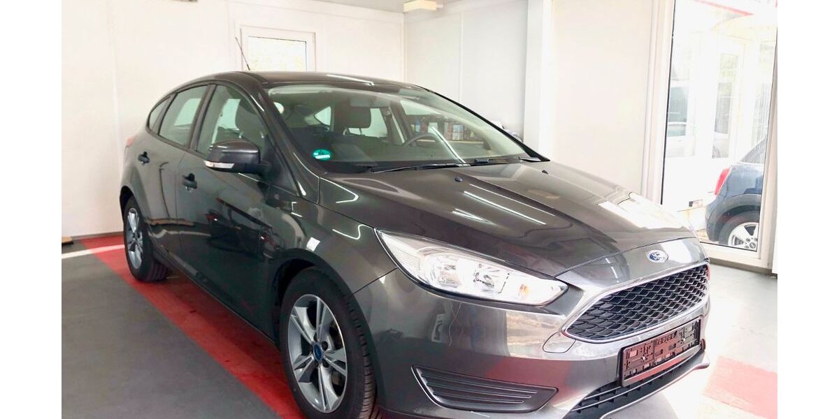 Ford Focus 89.700 km 7.950 &euro; München 81825