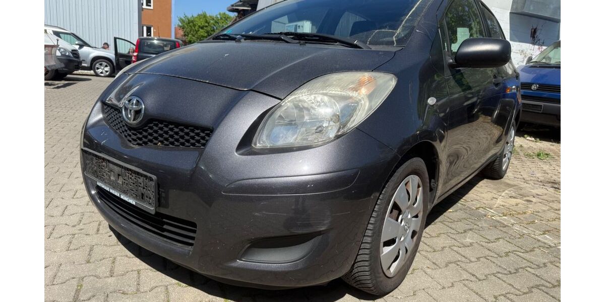 Toyota Yaris 198.900 km 2.499 &euro; München 81243