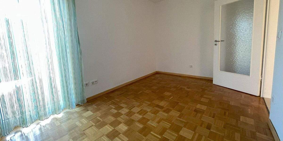 Gartenwohnung, frisch renoviert mit neuer Heiztechnik, 4+2 Zimmer 6 zimmer