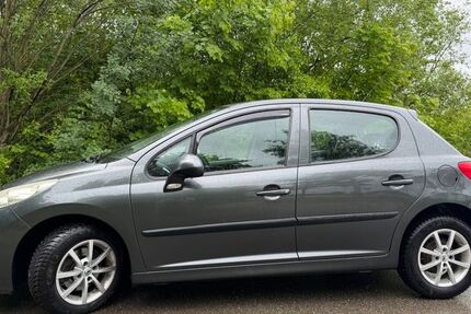 Peugeot 207 121.851 km 2.650 &euro; München 81245