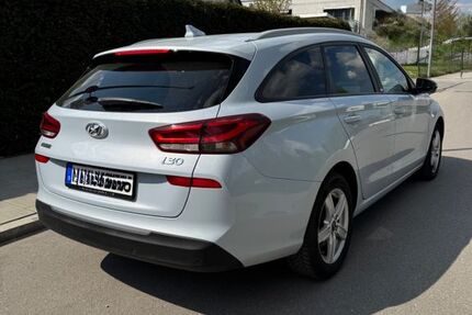 Hyundai i30 121.000 km 10.300 &euro; München 80999