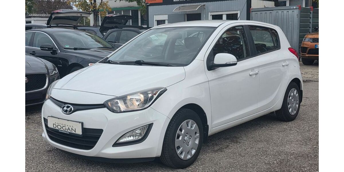 Hyundai i20 39.931 km 9.999 &euro; München 81243