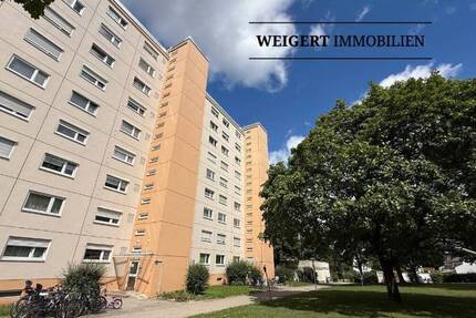 WEIGERT: 3-Zimmer-Wohnung mit Loggia & TG-Stellplatz in Aubing