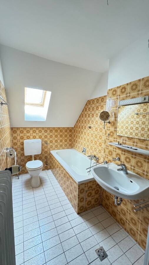 WEIGERT: SINGLES aufgepasst! Teilrenovierte 2-Zimmer-Wohnung in ruhiger Lage in Laim