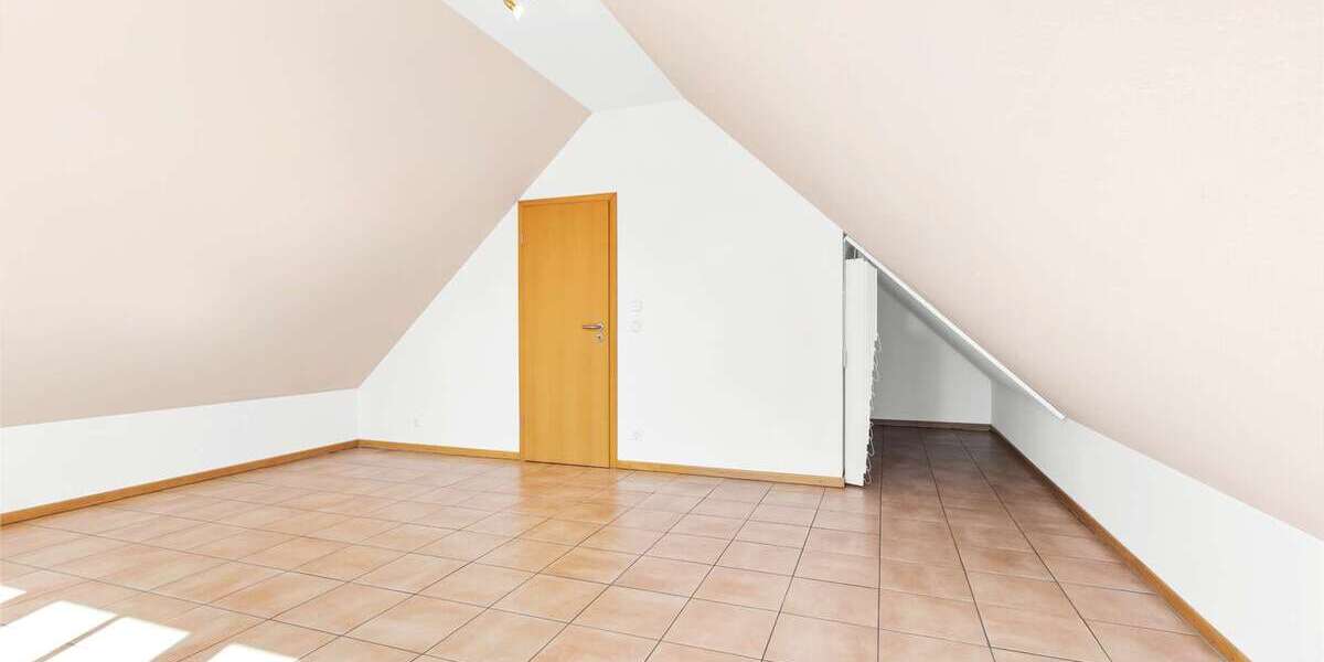 Ruhig gelegen in kleiner Wohnanlage | Helle, top gepflegte Maisonette-Wohnung - Dachgeschoßwohnung Karlsfeld | Angebot:26389541