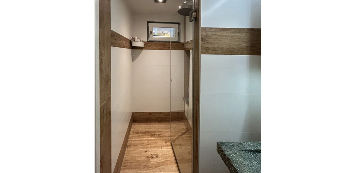 Bestlage Universität, aussergewöhnliche Sanierung und Innenausstattung 2 zimmer