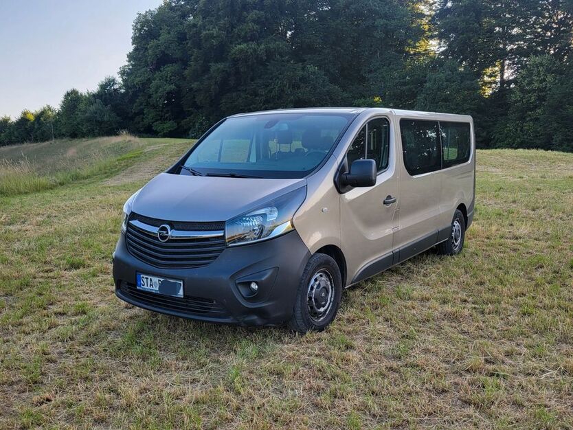 Opel Vivaro 146.000 km 15.900 € Berg-Höhenrain 82335