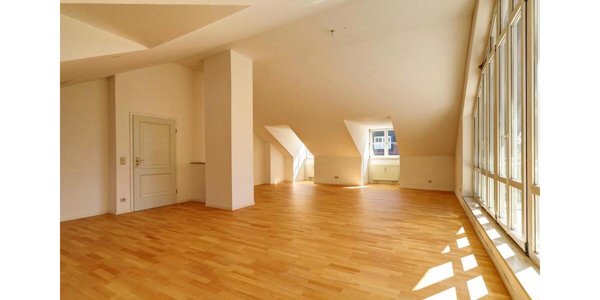 Dachgeschoßwohnung München Pasing-Obermenzing - 3 Zimmer, 123 m&sup2;, 2.470&euro; | Angebot:26454285