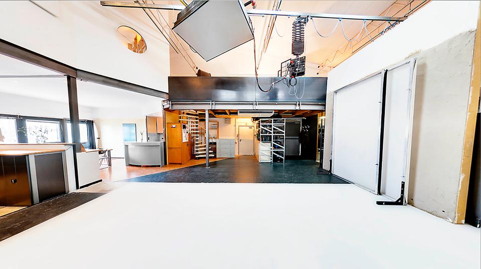 Fotostudio im Münchner Norden – flexible Tagesmiete + Equipment zimmer