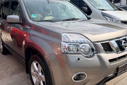 Nissan X-Trail 211.000 km 5.990 &euro; München 81825