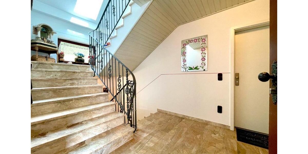 *PROVISIONSFREI*Repräsentatives Anwesen- EFH+Nebengebäude+ Pool 10 zimmer