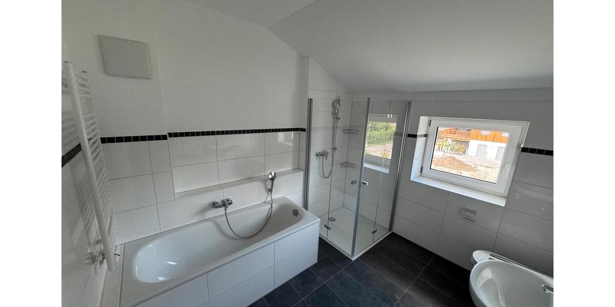 Dachgeschoßwohnung Kirchheim bei München - 3 Zimmer, 93 m&sup2;, 1.990&euro; | Angebot:24762321