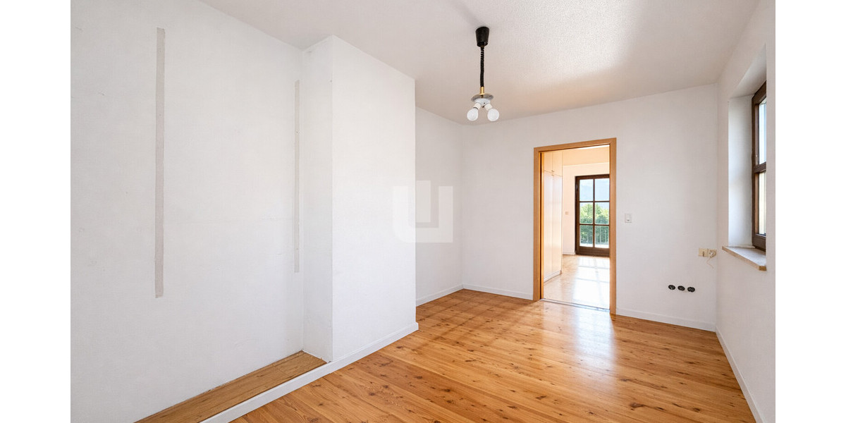 WINDISCH IMMOBILIEN - Renovierungsbedürftiges REH ideal für Familien in verkehrsberuhigter Straße - Reihenendhaus Olching | Angebot:25362370