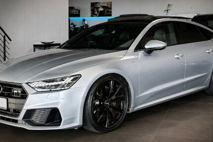 Audi A7 102.400 km 12.345 &euro; München 81245