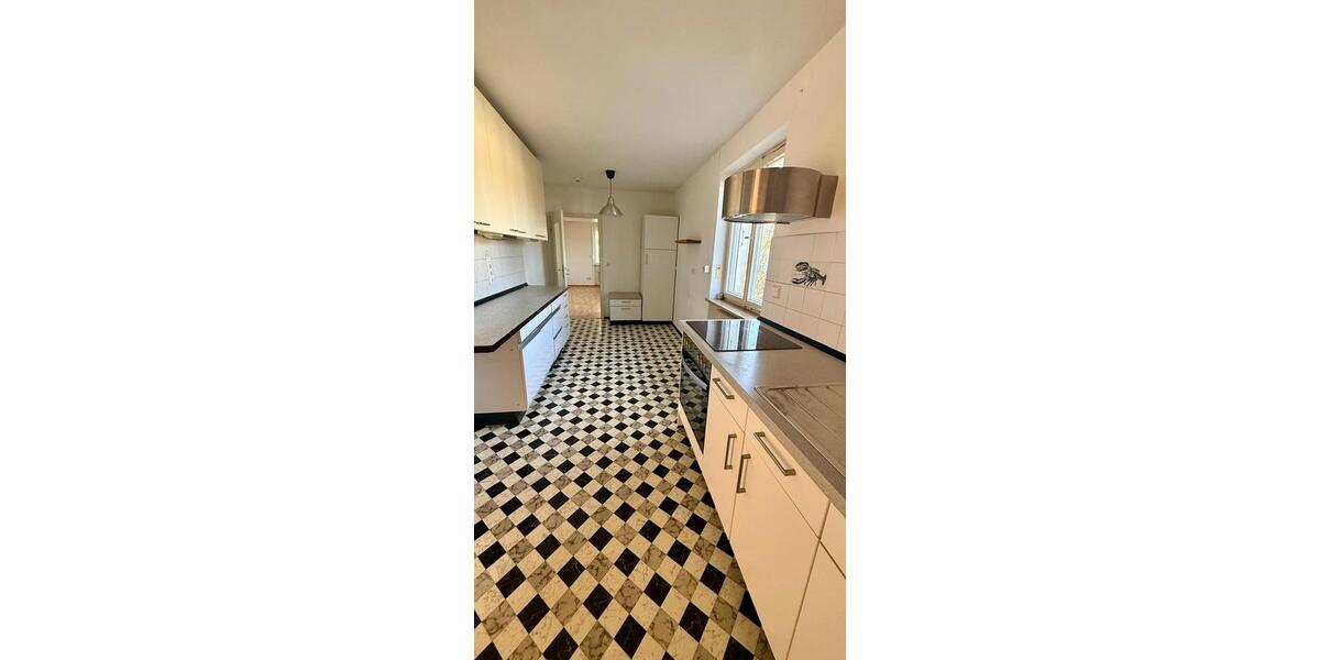 Großzügige 5-Zimmer-Wohnung im 1. OG eines Zweiparteinhauses 5 zimmer