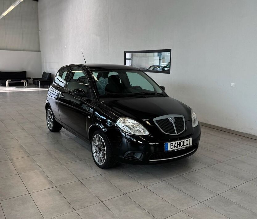 Lancia Ypsilon 120.515 km 2.900 € Anzing 85646