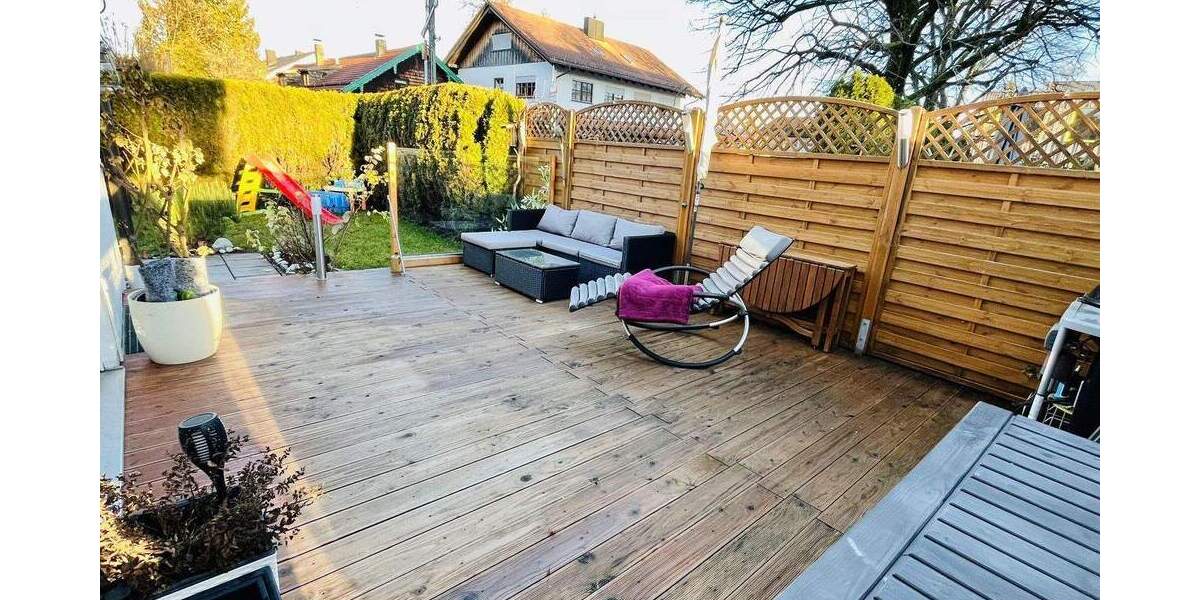 Etagenwohnung Gilching Neugilching - 2 Zimmer, 105 m&sup2;, 2.100&euro; | Angebot:25716941