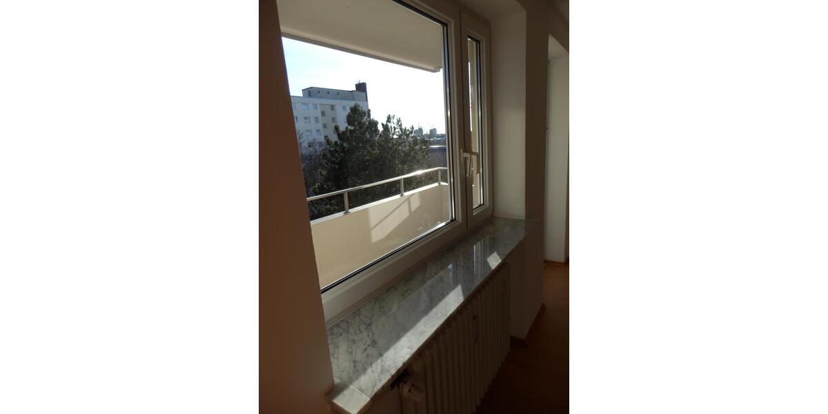 Helle schöne 2 Zim. Wohnung mit großem Balkon in Top Lage zu verk 1 zimmer