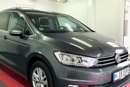 VW Touran 81.300 km 23.950 &euro; München 81825