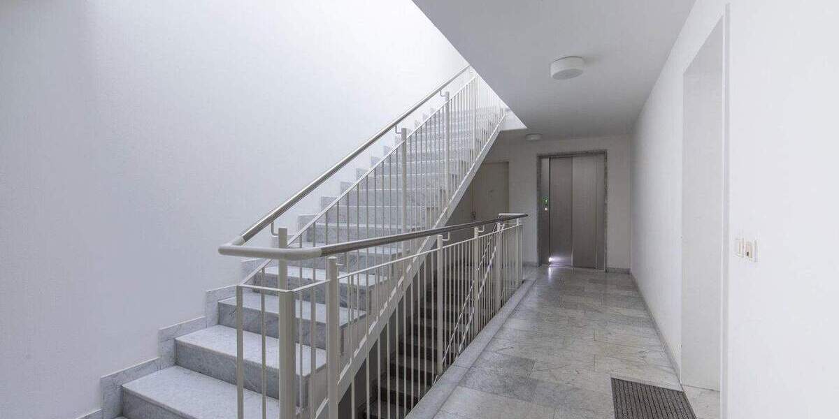 Sofort verfügbar! - Schöne, helle 2-Zimmer-Wohnung mit Tageslichtbad und Balkon sowie Tiefgarage 2 zimmer