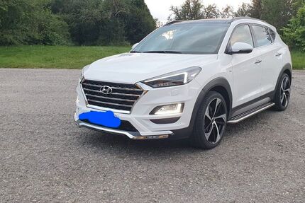 Hyundai TUCSON 113.500 km 21.400 &euro; München 81375
