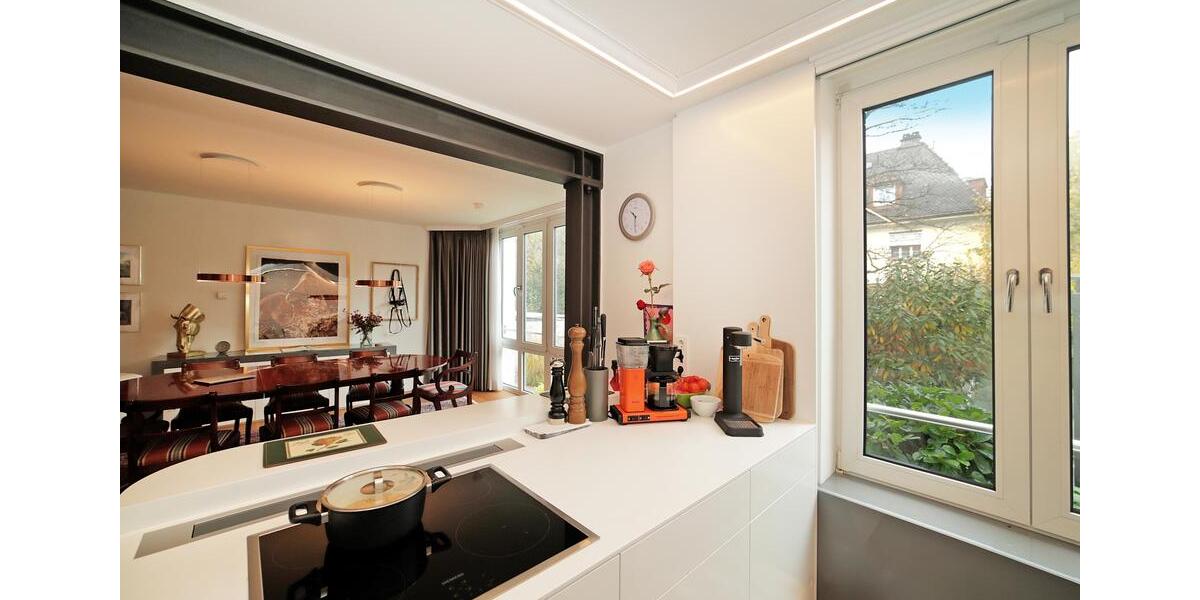 Luxuriöse 4-Zi-Maisonette-Whg (ca. 145 m² EG + ca. 75 m² im Souterrain) direkt am Englischen Garten! 4 zimmer