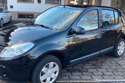 Dacia Sandero 122.305 km 2.999 &euro; München 81739