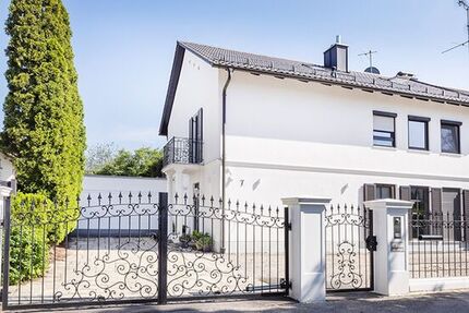 Privatverkauf - ohne Provision! Mediterranes Mehrgenerationenhaus mit über 400 m² nutzbarer Flä - Gewerbeobjekt Gilching | Angebot:26918360
