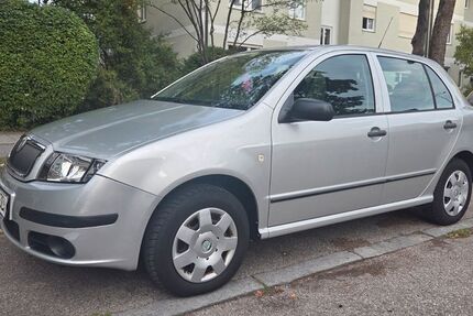 Skoda Fabia 90.419 km 2.300 &euro; München 81671